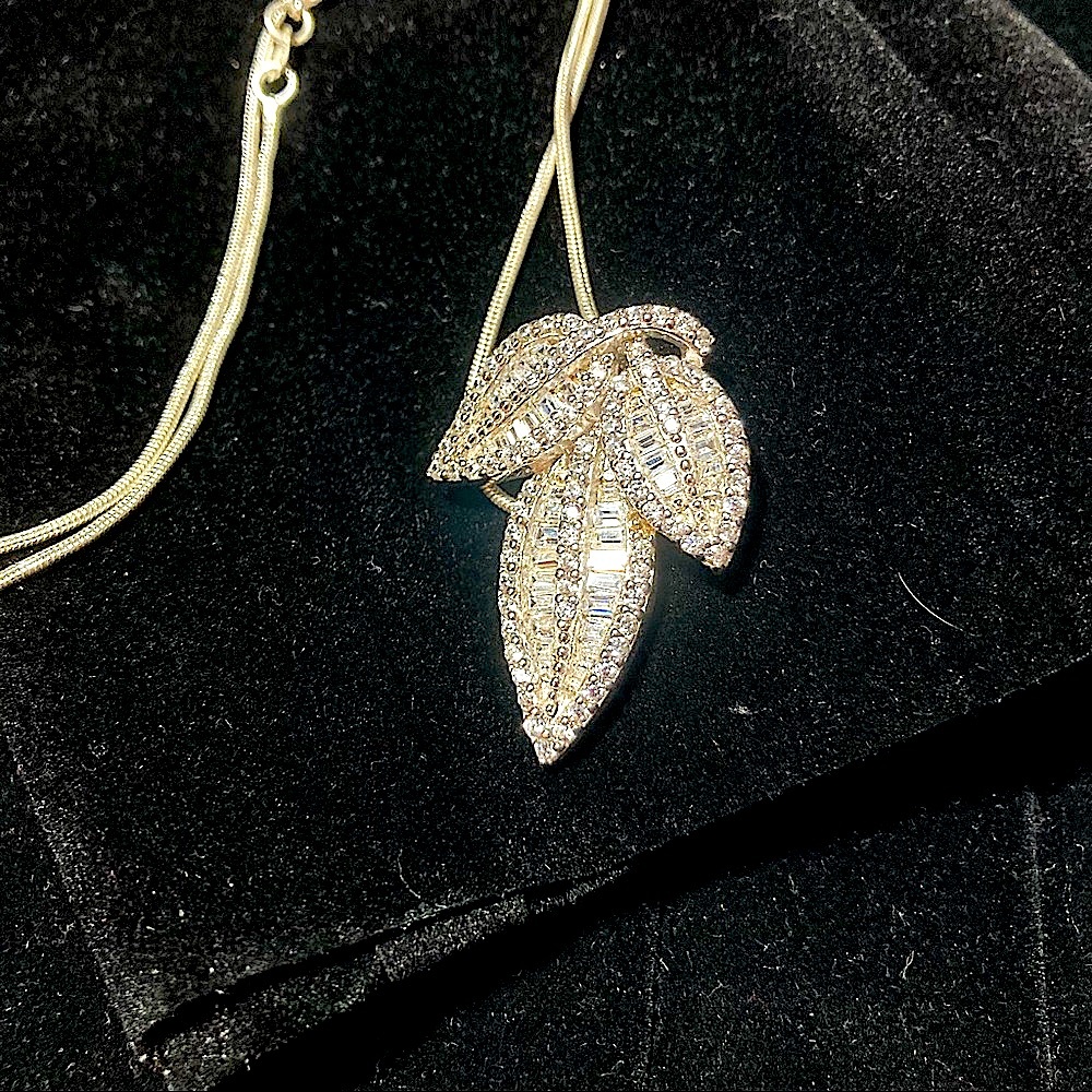 Gorgeous Bezel CZ Bella Diamond LOOK Pendant Necklace *not diamond*  EUC